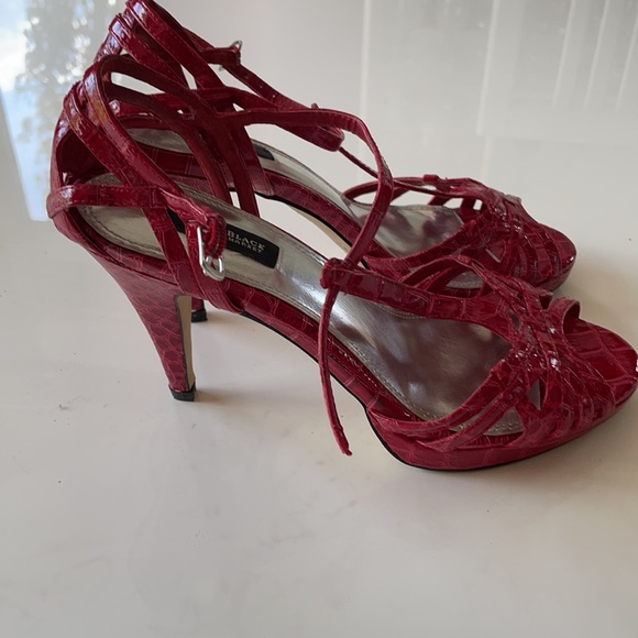 White House Size 8 Red Heel - Picture 2 of 3